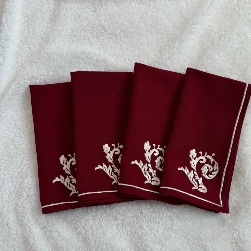 Williams Sonoma Embroidered Napkins & Placemats Set of 4 | EUC